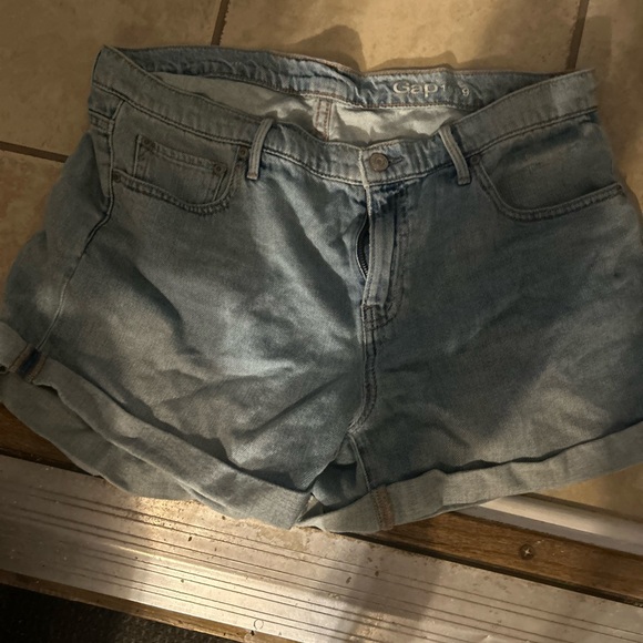 GAP jean shorts with embroidered back pocket. - Picture 5 of 12